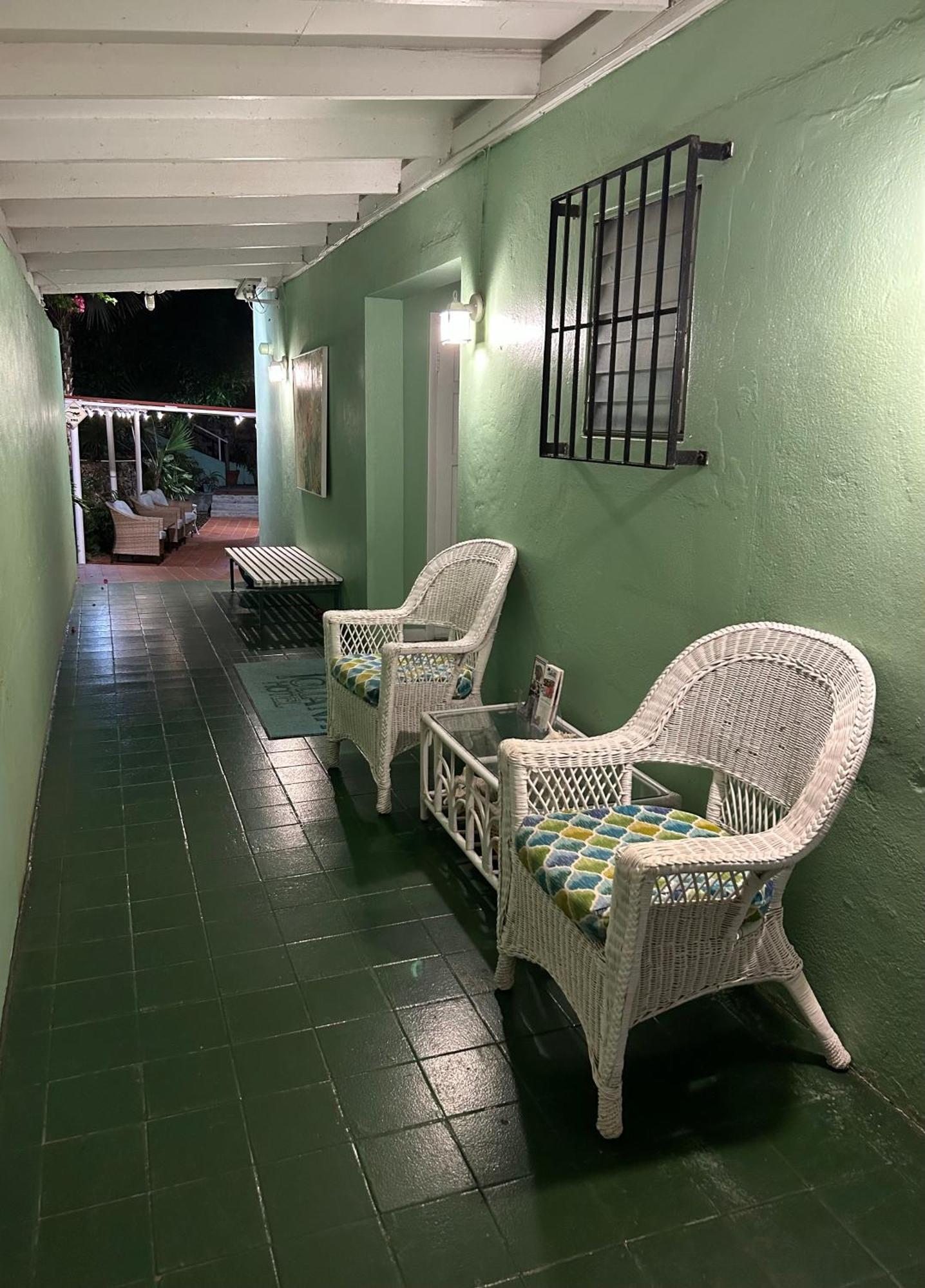 The Green Iguana Hotel شارلوت أملي المظهر الخارجي الصورة