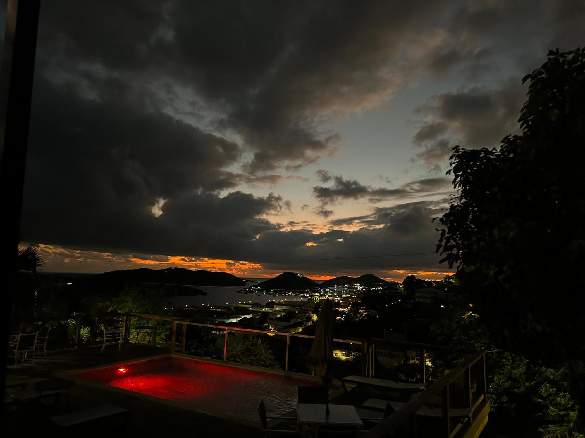 The Green Iguana Hotel شارلوت أملي المظهر الخارجي الصورة
